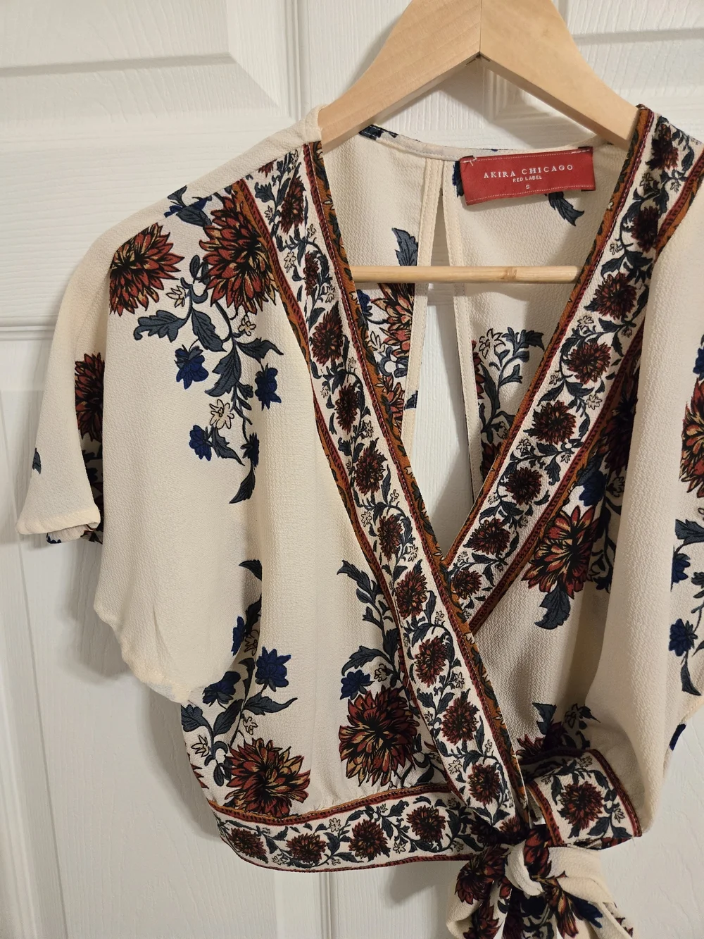 Akira Chicago Red Label Floral Wrap Crop Top in Cream Size Small - Picture 2 of 8